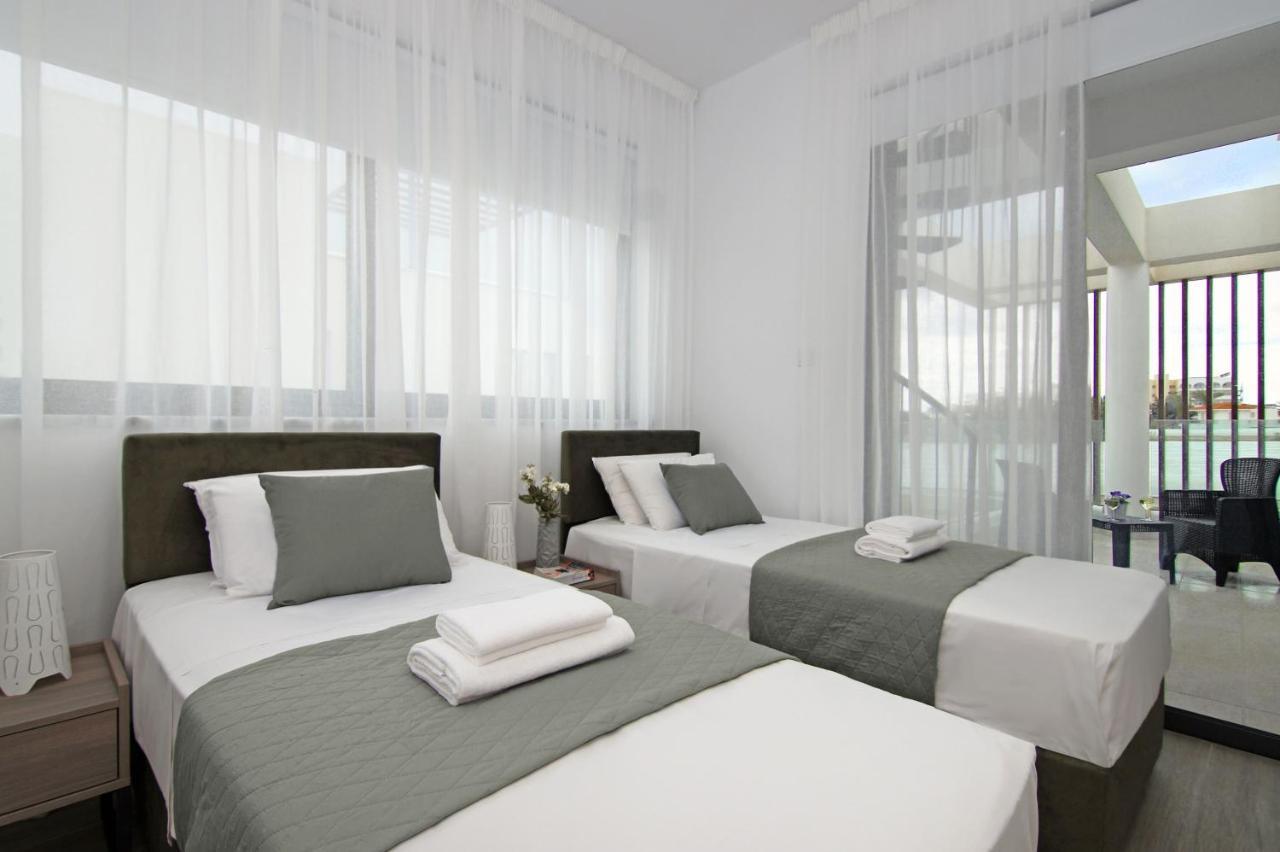 Villa Queen Eleanor Protaras Bagian luar foto
